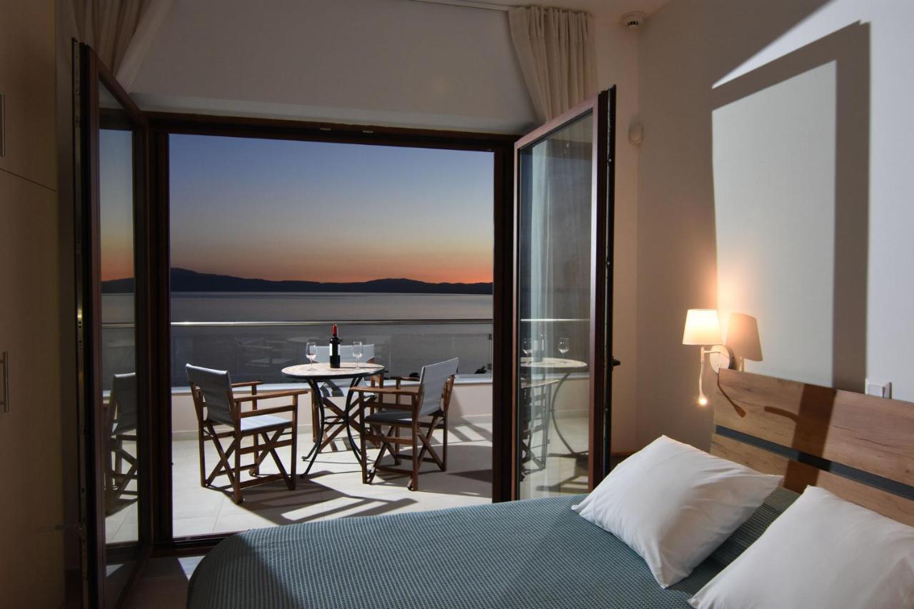 Dafni - Infinite Sea Vistas With Private Pool Kalamata