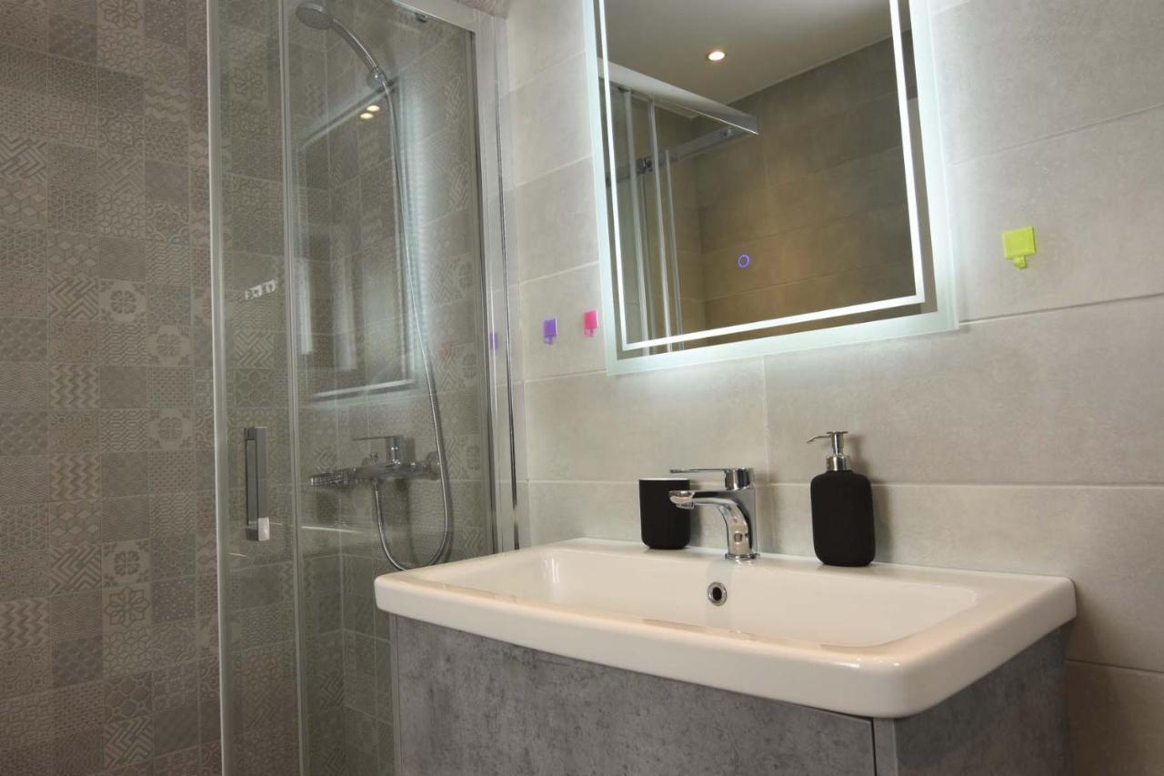 Dafni - Infinite Sea Vistas With Private Pool Vila