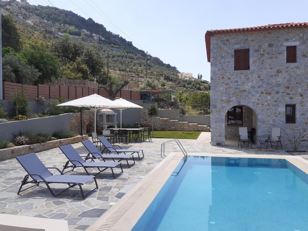 Dafni - Infinite Sea Vistas With Private Pool Vila *