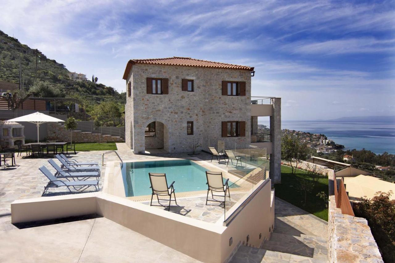 Villa Dafni - Infinite Sea Vistas With Private Pool Kalamata