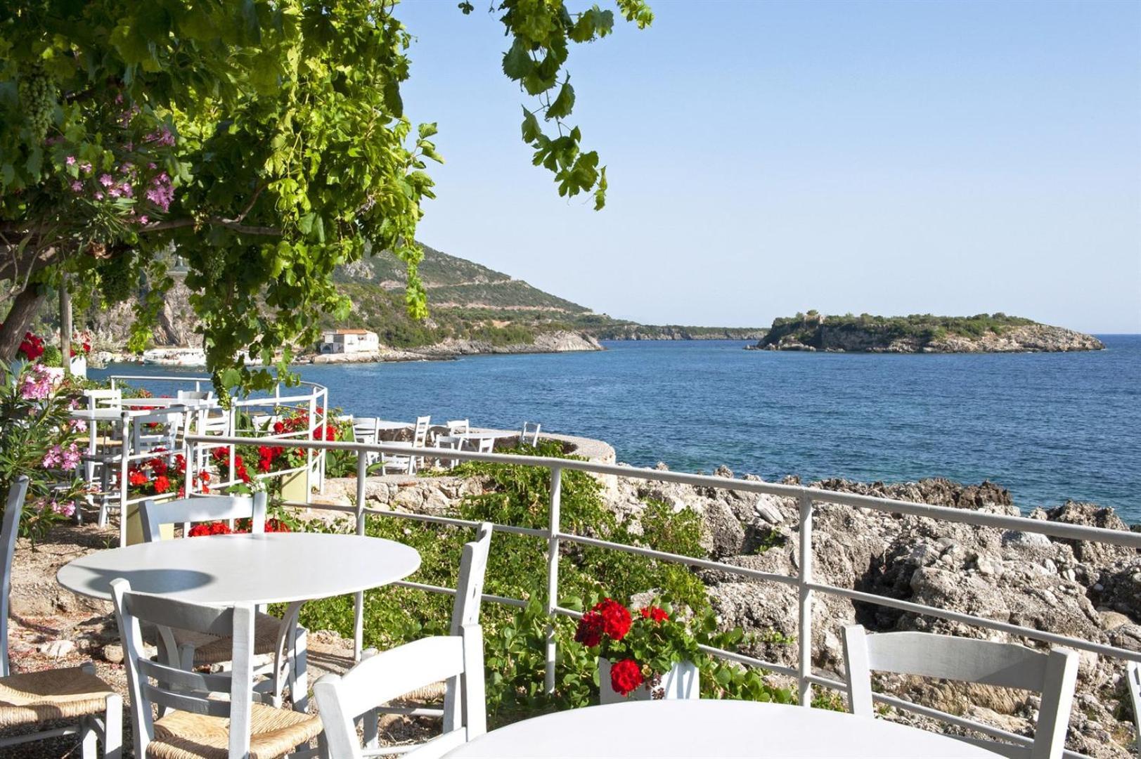 Dafni - Infinite Sea Vistas With Private Pool Kalamata